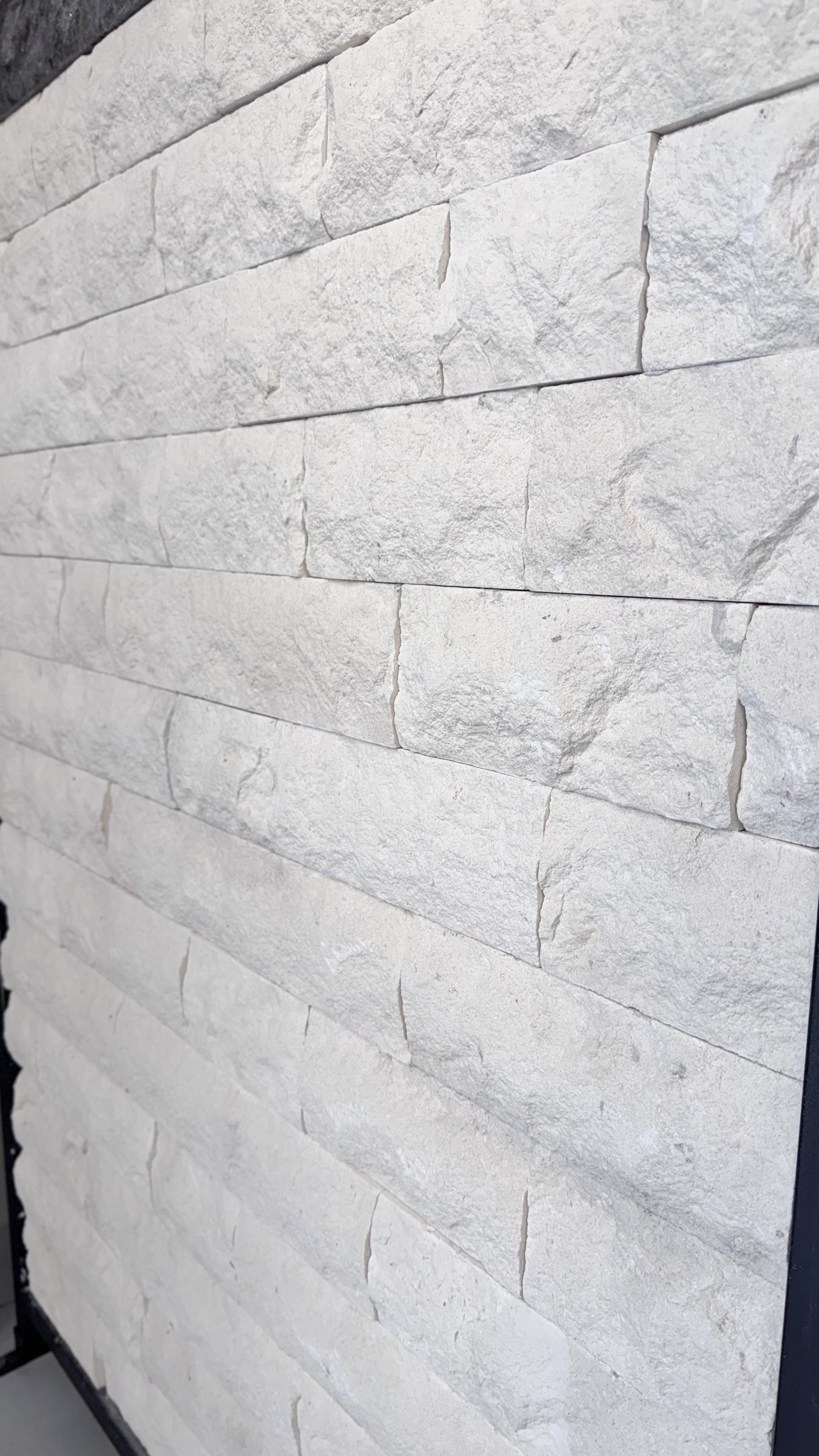 Amostra de revestimento Rockface Limestone